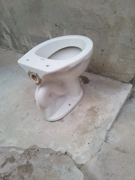 Vaso Sanitário comum Branco Elizabeth troco em peças de som etc  - Foto 3