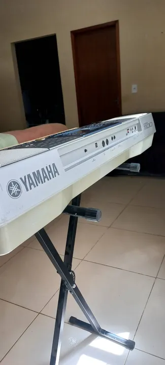 Teclado Yamaha PSR-1100
