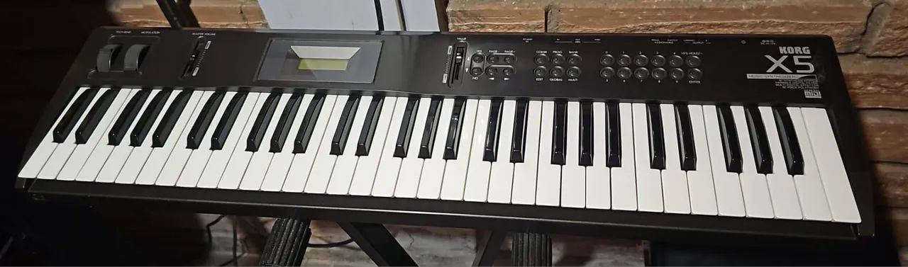 Sintetizador korg x5