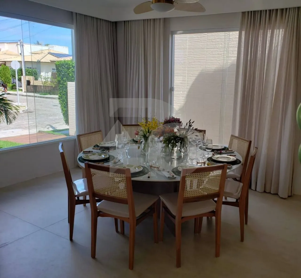 Casa Alto Padrão no Caminho das Árvores  5 Quartos e Varanda Elegante