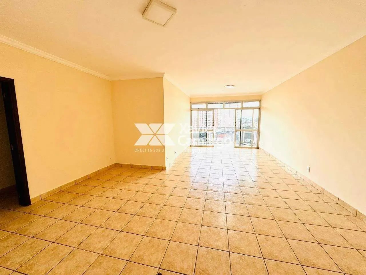 Apartamento com 3 quartos, sendo 1 suíte no Centro.