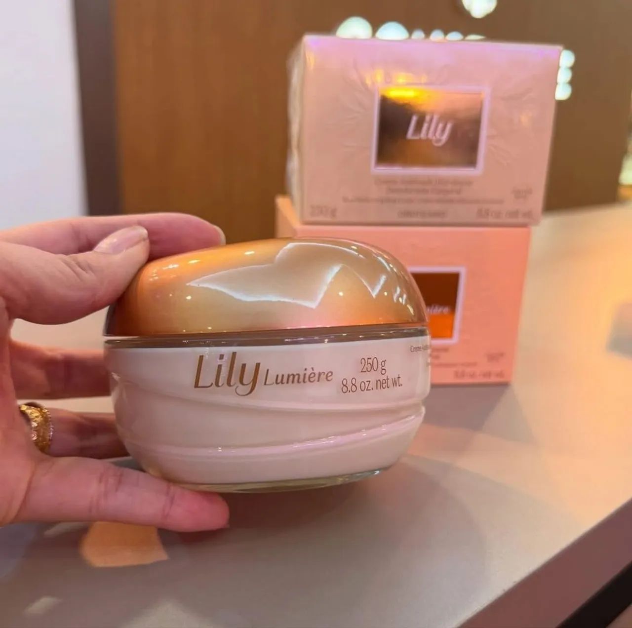 Lily Lumière Creme Hidratante em promoção 