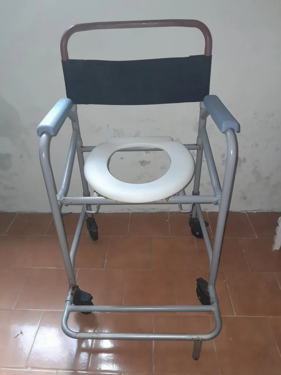Cadeira de Banho com Rodas