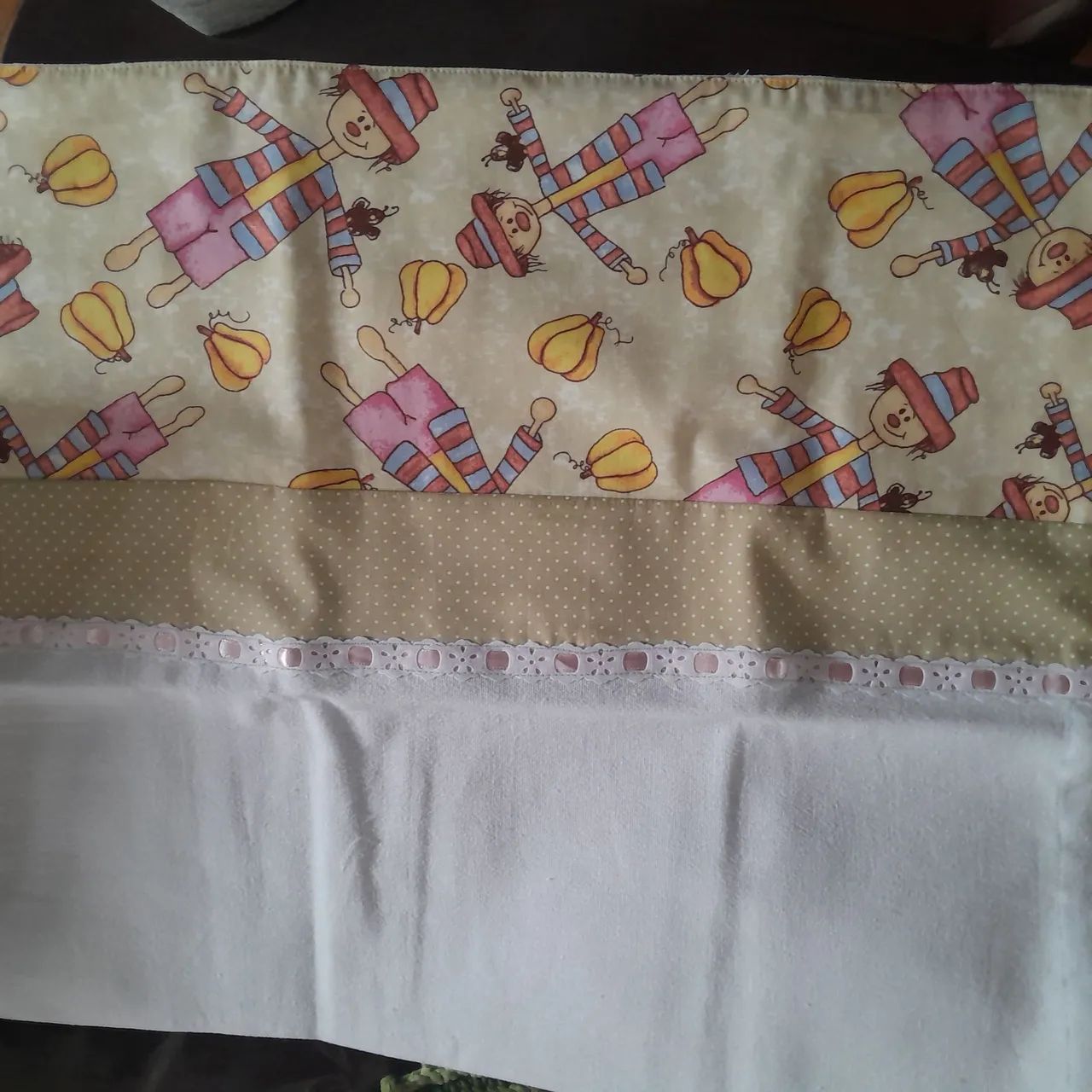 Toalha de Pano de Prato Decorada com Detalhes de Bordado - Foto 3