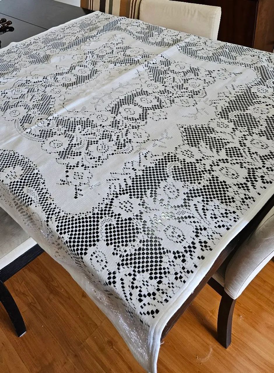 Toalha de mesa elegante e trabalhada macia branca - Foto 2