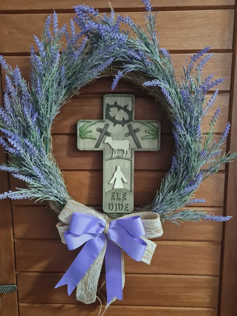 Guirlanda de Lavanda com Cruz Decorativa - Páscoa