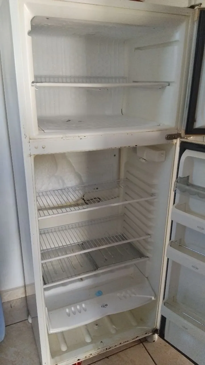 Geladeira usada com freezer superior