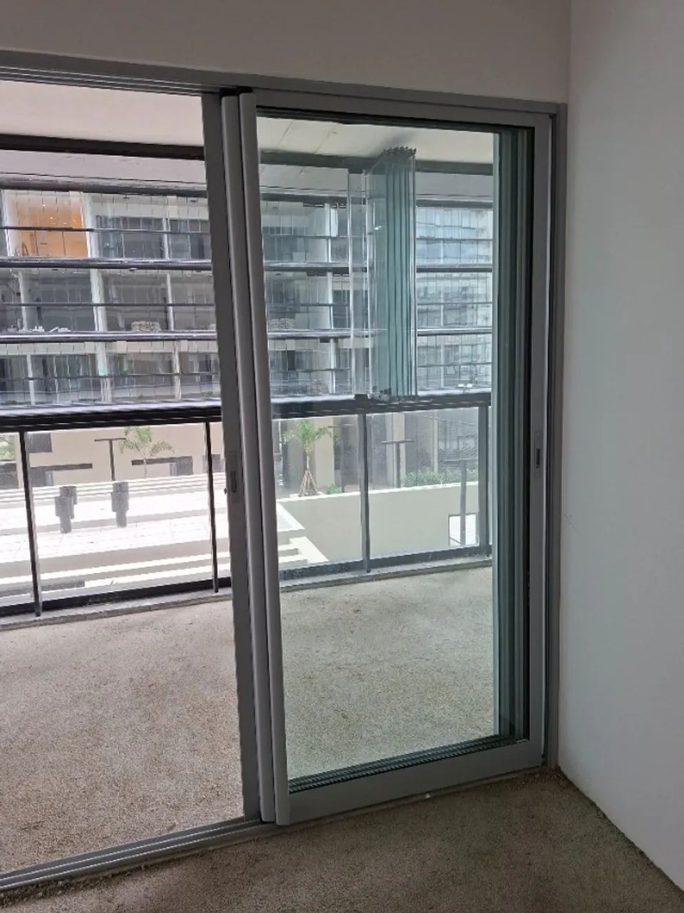 Porta se esquadria de alumínio 2,20x2,84 - Foto 5