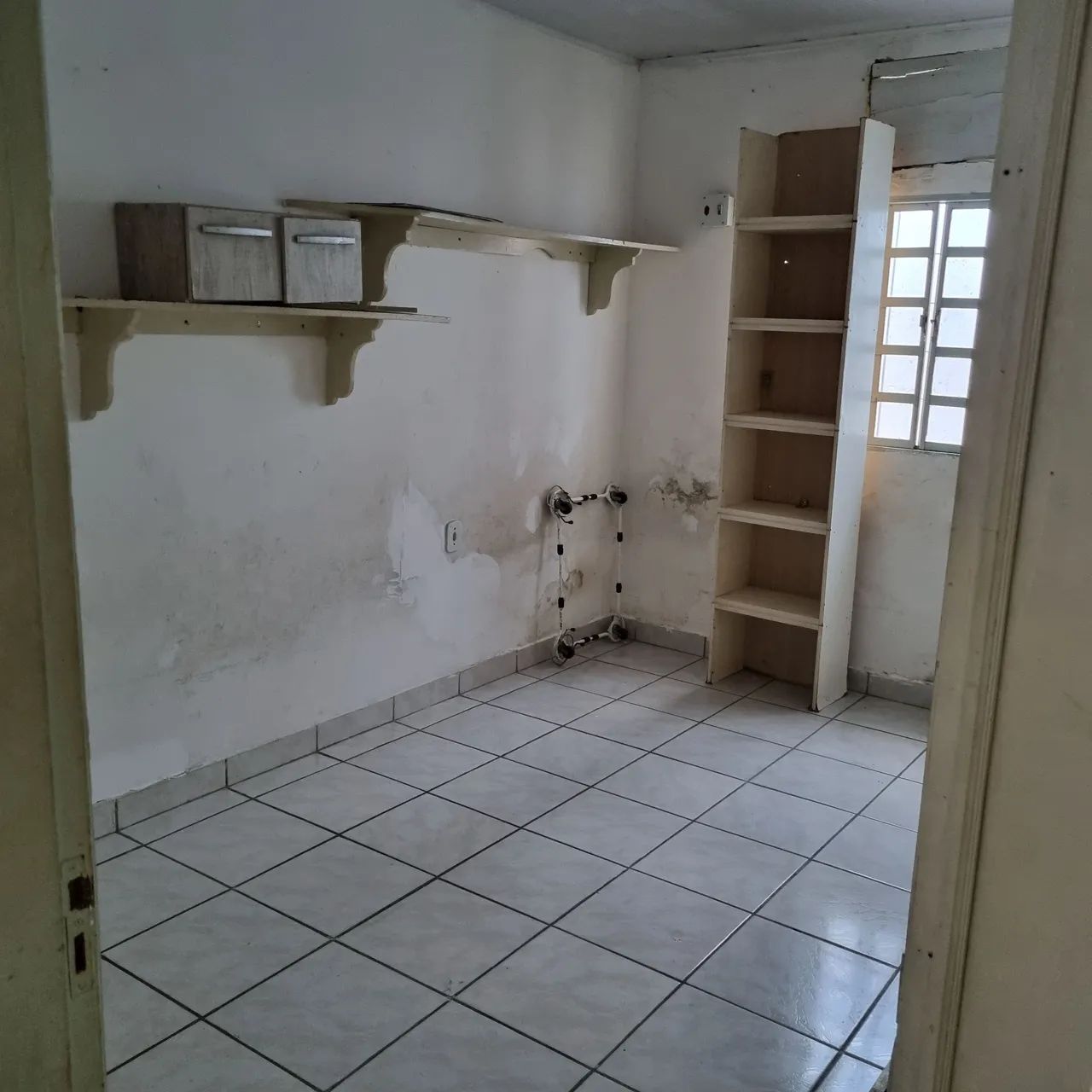 Casa central, com suíte e mais2 qtos. na Rua Ladario - Foto 5