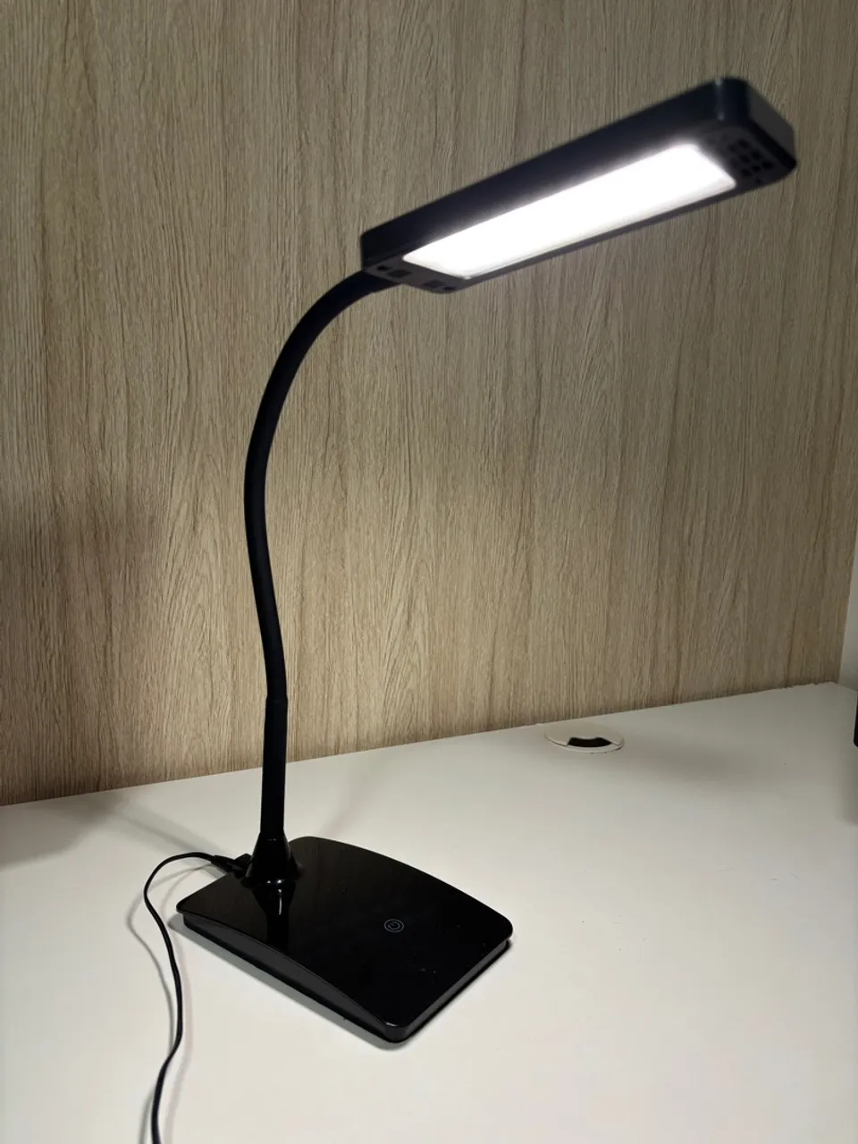 Abajur / Luminária de Mesa LED
