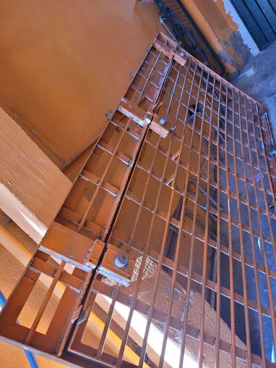 Gra em aço maciço em ótimo estado - Foto 4