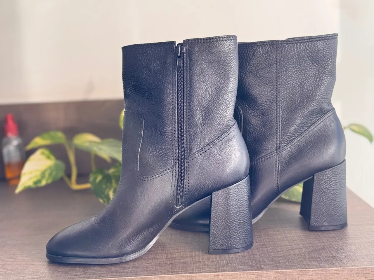 Bota nova couro Arezzo n39