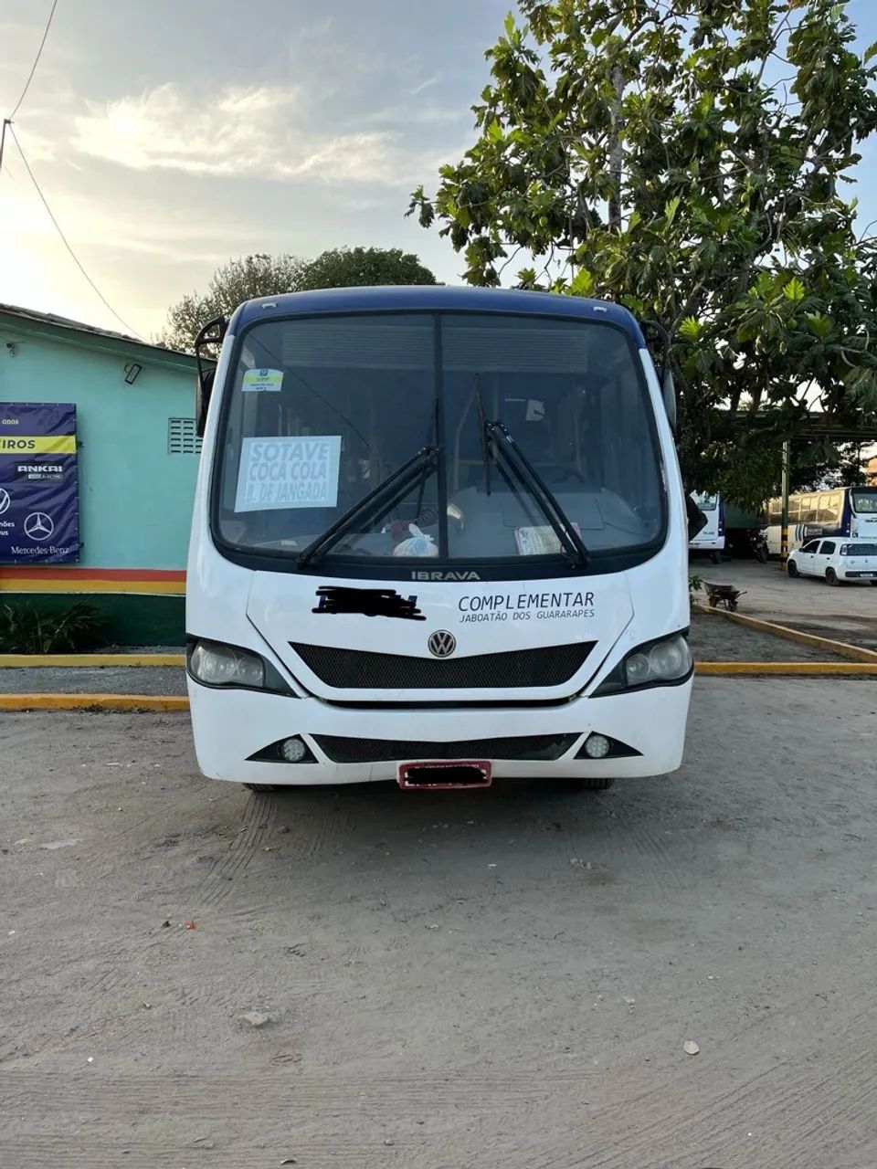 Vendo micro ônibus com praça