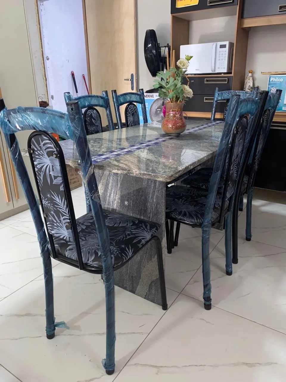Mesa de jantar com 6 cadeiras