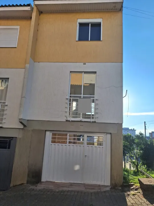 Venda de sobrado triplex em Caxias do Sul, bairro São Giácomo