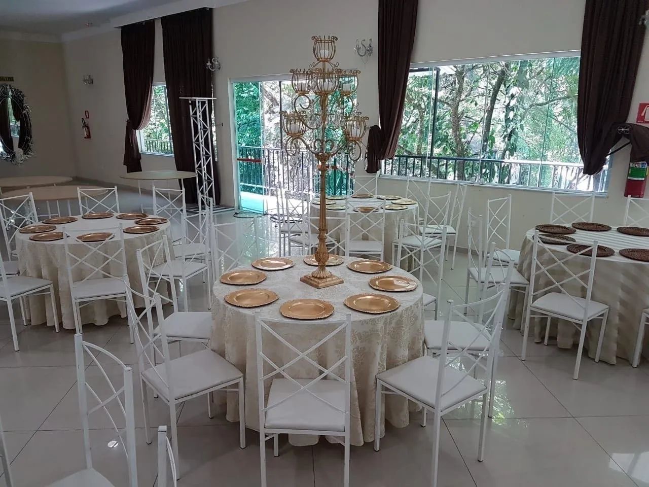 Locação de mesas e cadeiras para casamento  - Foto 4