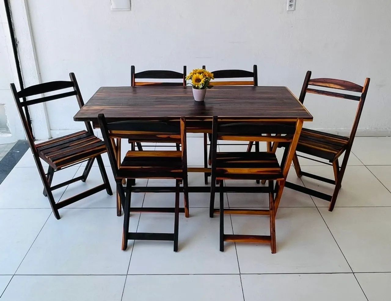 Mesa 1,40x70 dobrável com 6 cadeiras  - Foto 4