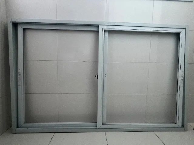Esquadria branca janela
