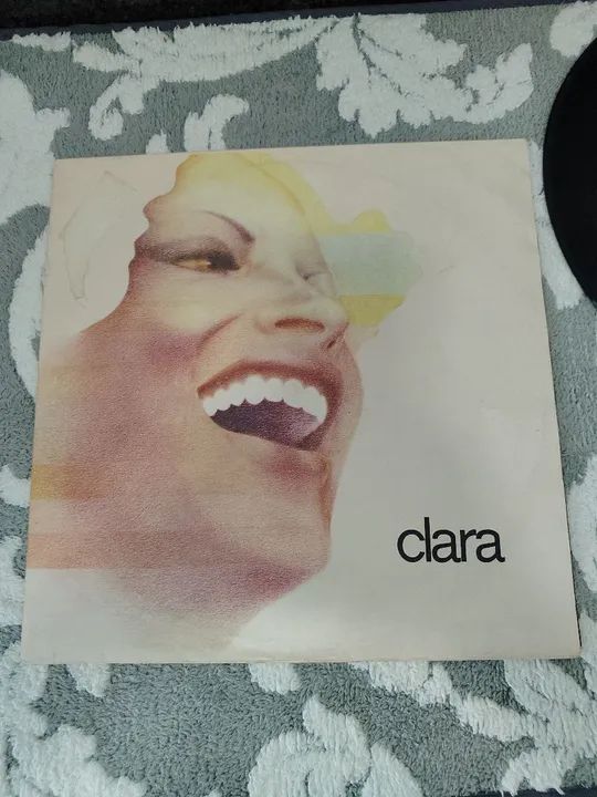2 Discos de Vinil Clara Nunes Anos 1975 e 1976 - Foto 4