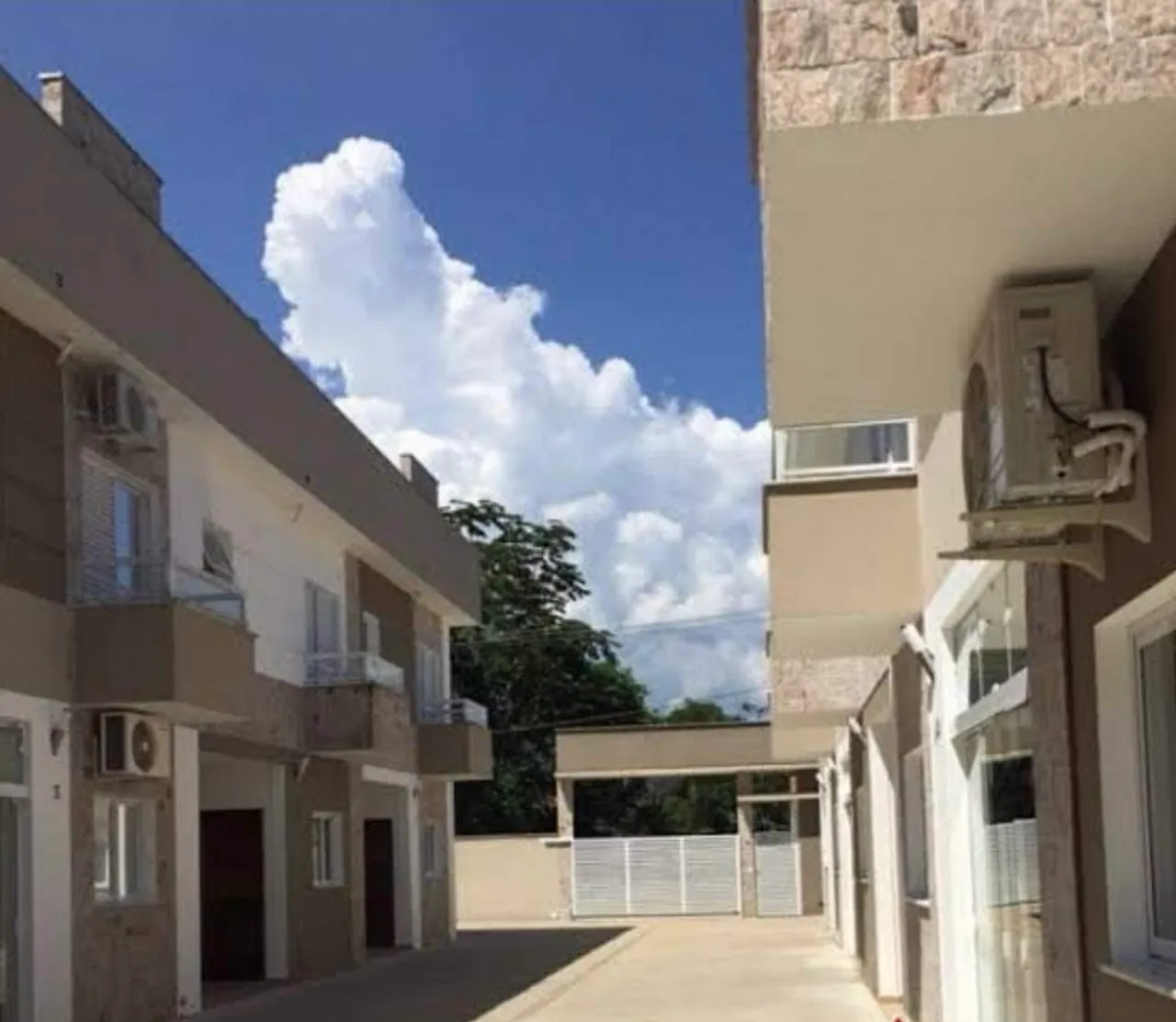 SOBRADO CONDOMÍNIO FECHADO