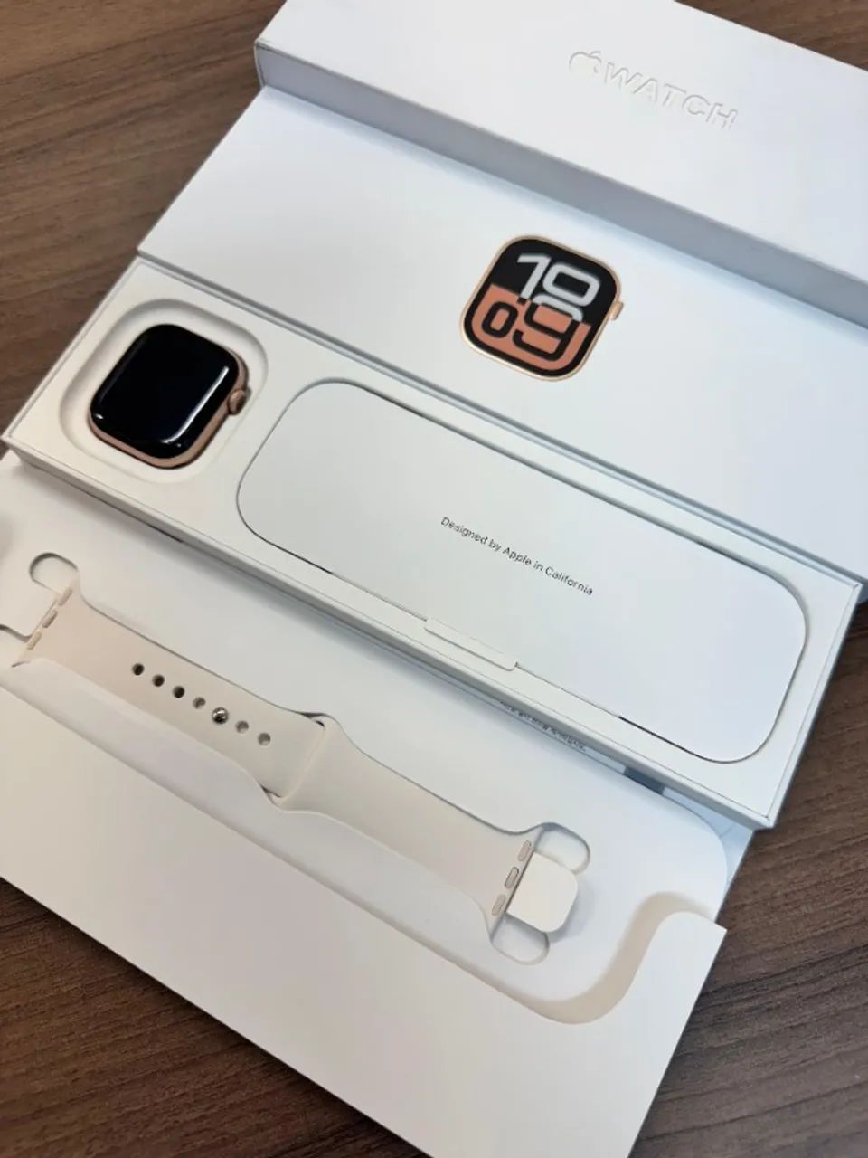 Apple Watch S10 42mm Ouro Rose - 1 dia de ativo - Garantia até 10/05/2026 - Loja Física