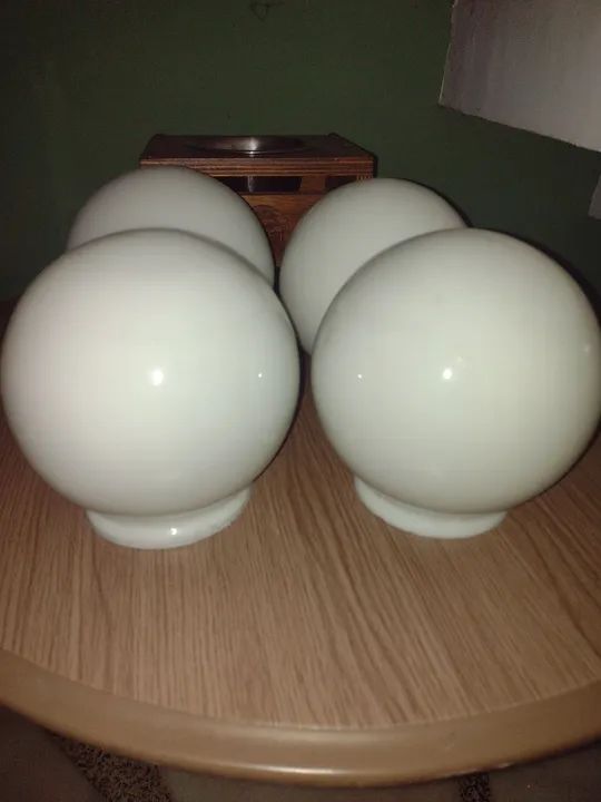 4 globos de vidro brancos leitosos