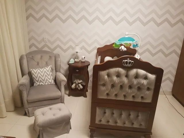 Berço + Mini-cama 2 em 1 de madeira com capitonê cinza