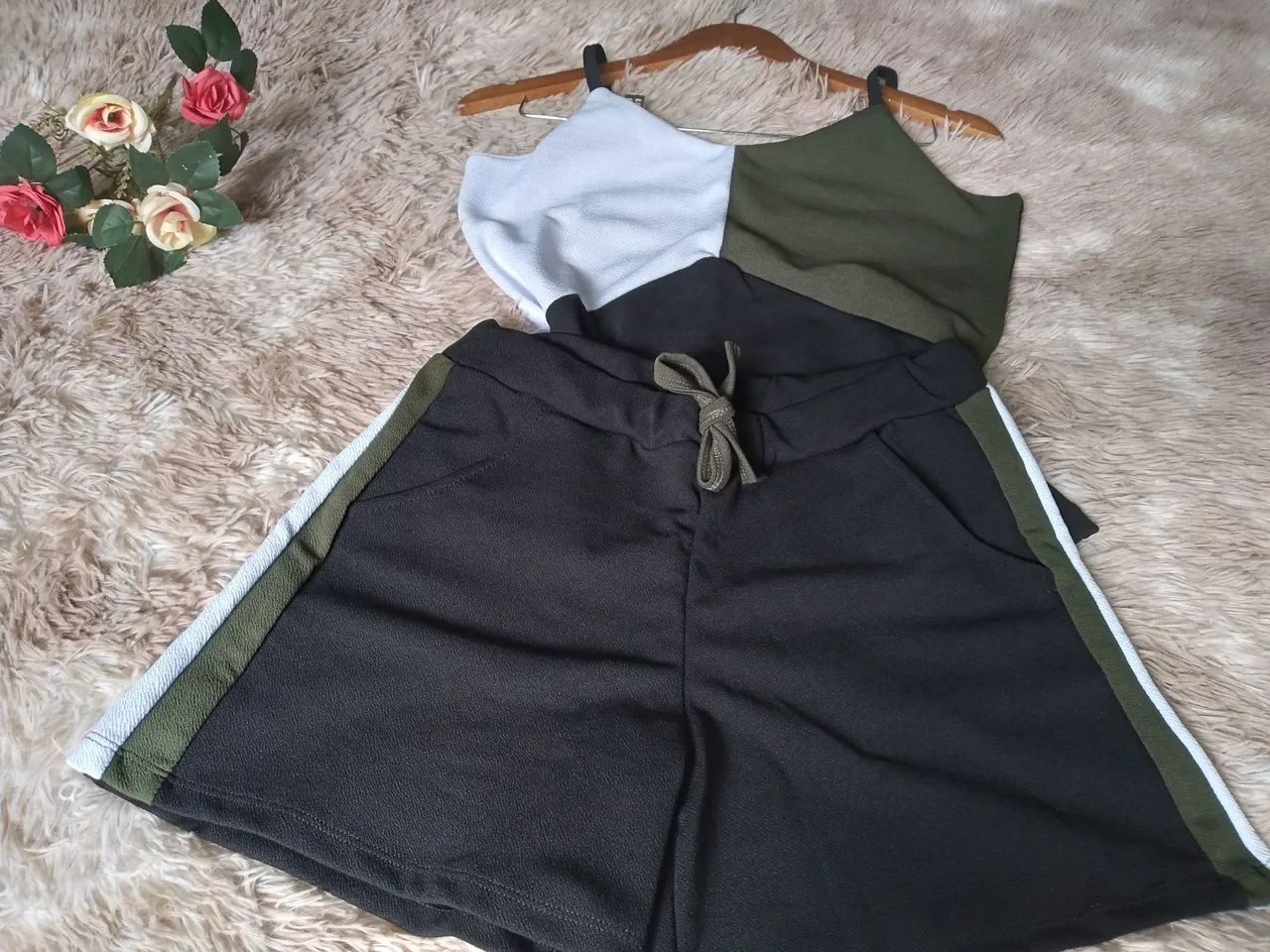 Conjunto blusa e short preto com detalhe tricolor  - Foto 5