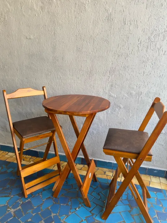 Conjunto de mesa e cadeiras para bar/restaurante