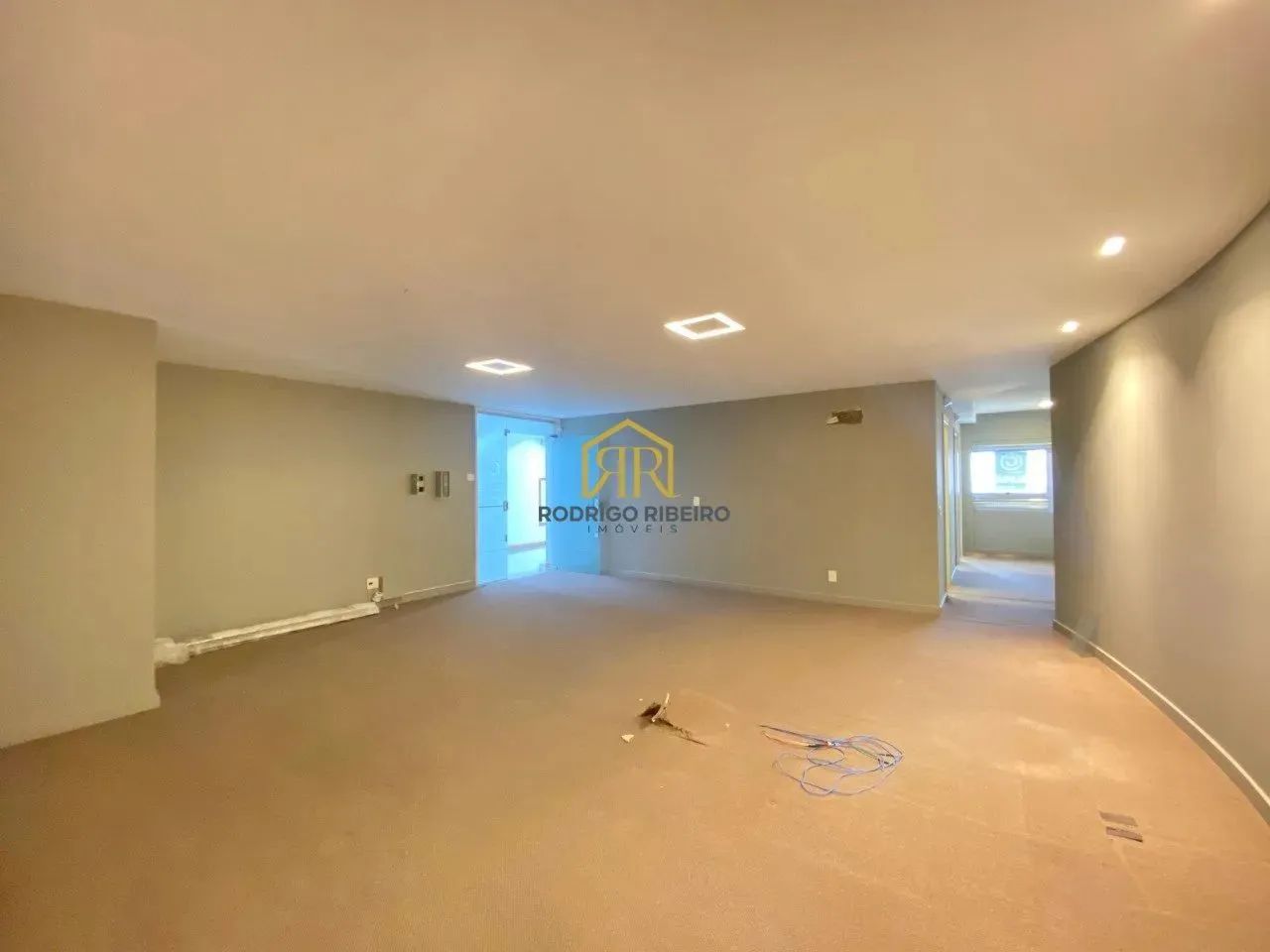 Sala comercial com 162 m² no Ceisa Center