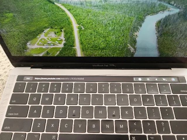 MacBook Pro 2017 i5 3.1 GHz - 13" com Touch Bar e bateria saudável - 256 GB SSD! - Foto 3