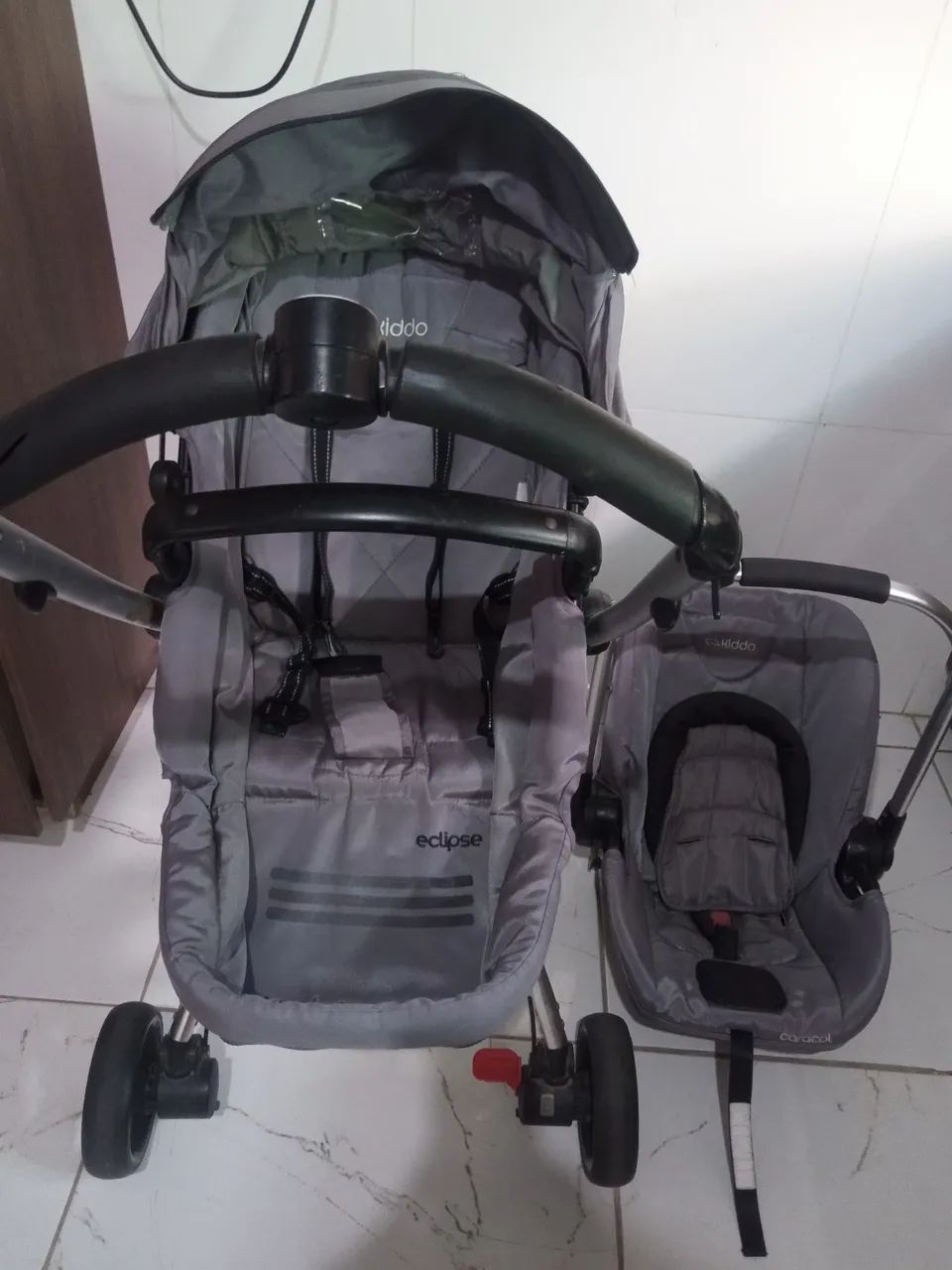 Carrinho de bebê Kiddo Eclipse 3 em 1 com Bebê conforto  - Foto 2