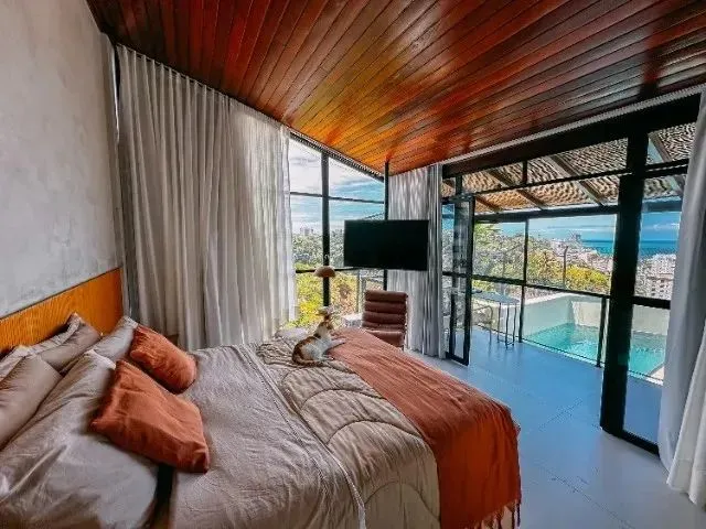 Vendo Linda cobertura 3 quartos sendo 2 suítes, com piscina, vista mar e carnaval, em Ondi
