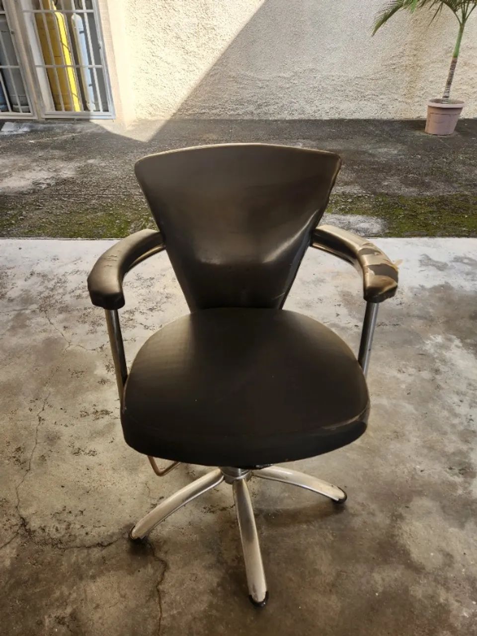 Cadeiras de Cabeleireira (o) - Foto 2