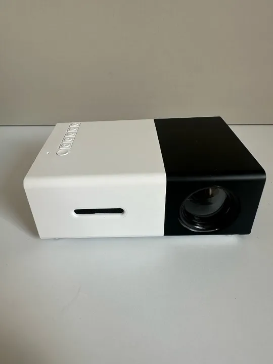 Projetor Led Portatil 1080p Cinema Filme Futebol Hdmi Tv Pc (NOVO)