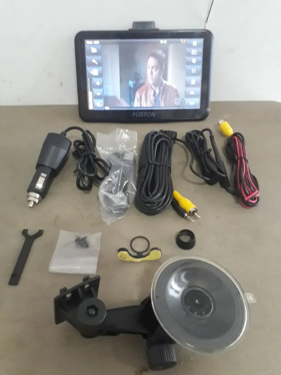 GPS Foston com TV Digital e Câmera de Ré Modelo: FS-3D717DC