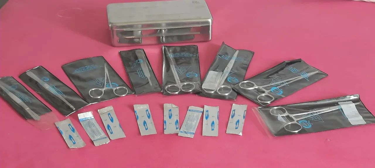 Kit de Instrumentos Cirúrgicos - Novo