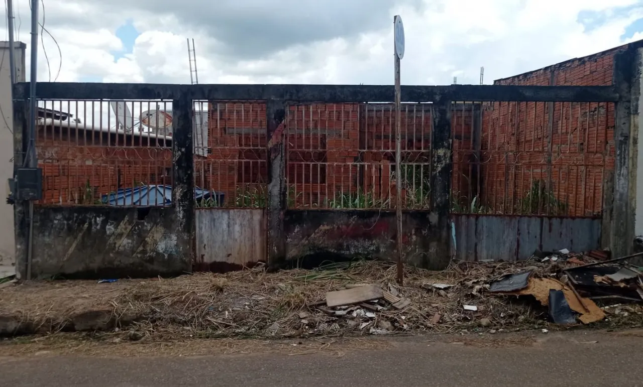 TERRENO NO CONJ ESPERANÇA