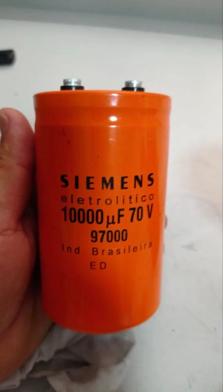 Capacitores eletróliticos 70v 10000uf