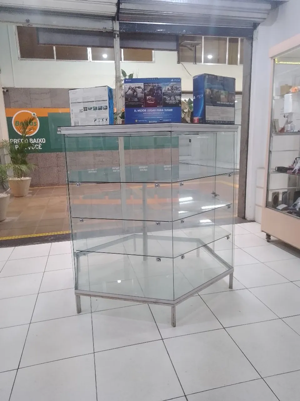 Vitrine Hexagonal em Vidro - Ilha de Vidro