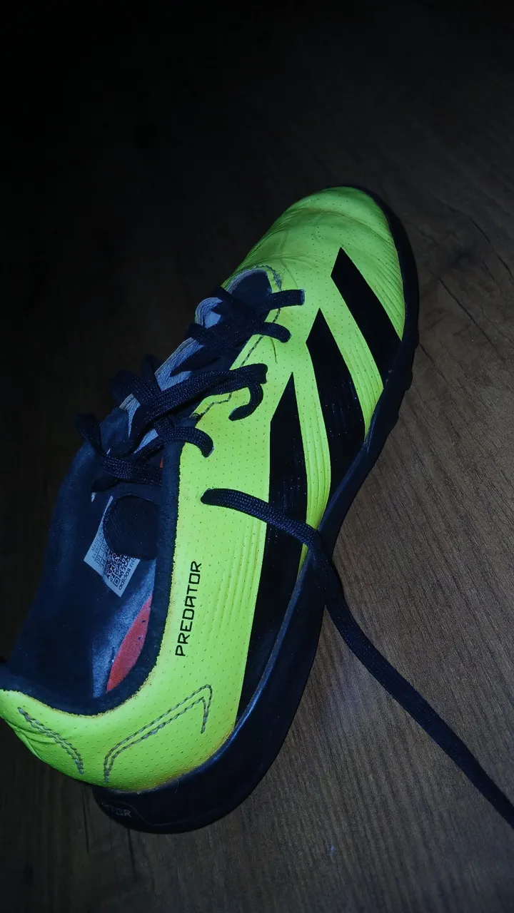 Chuteiras Adidas Predator - Tamanho 34