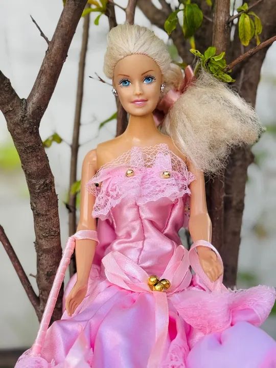 Boneca com vestido de princesa 