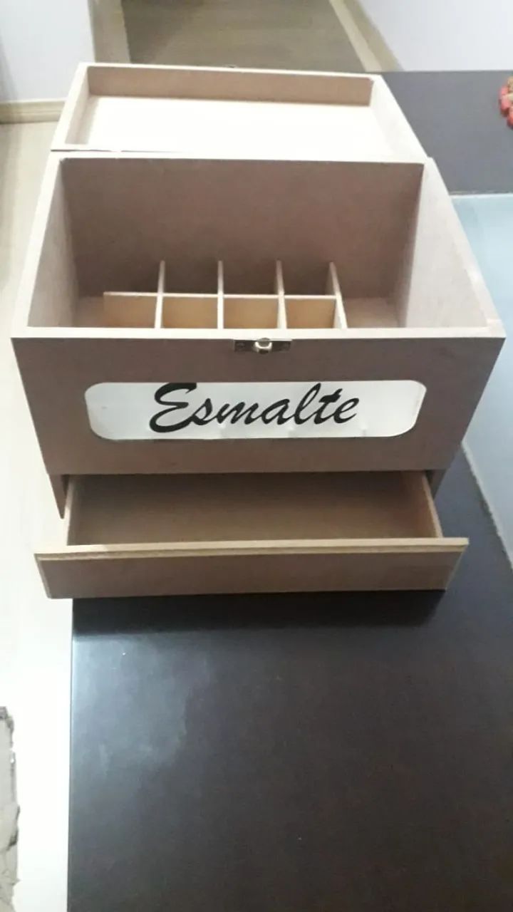 Caixa para esmalte com pequenas divisórias e gaveta em MDF nova - Foto 4