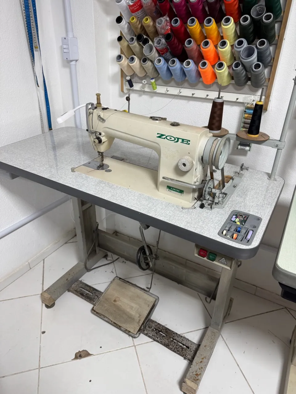 Máquina de Costura Industrial Reta Zoje 