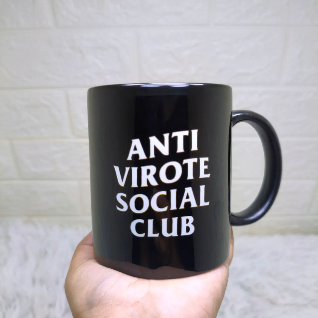 Caneca Preta com Tarja Branca e Frase Personalizada - Foto 2