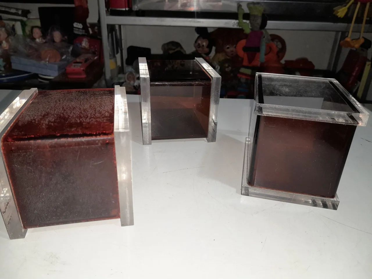 Três porta lápis de acrílico antigo  - Foto 3