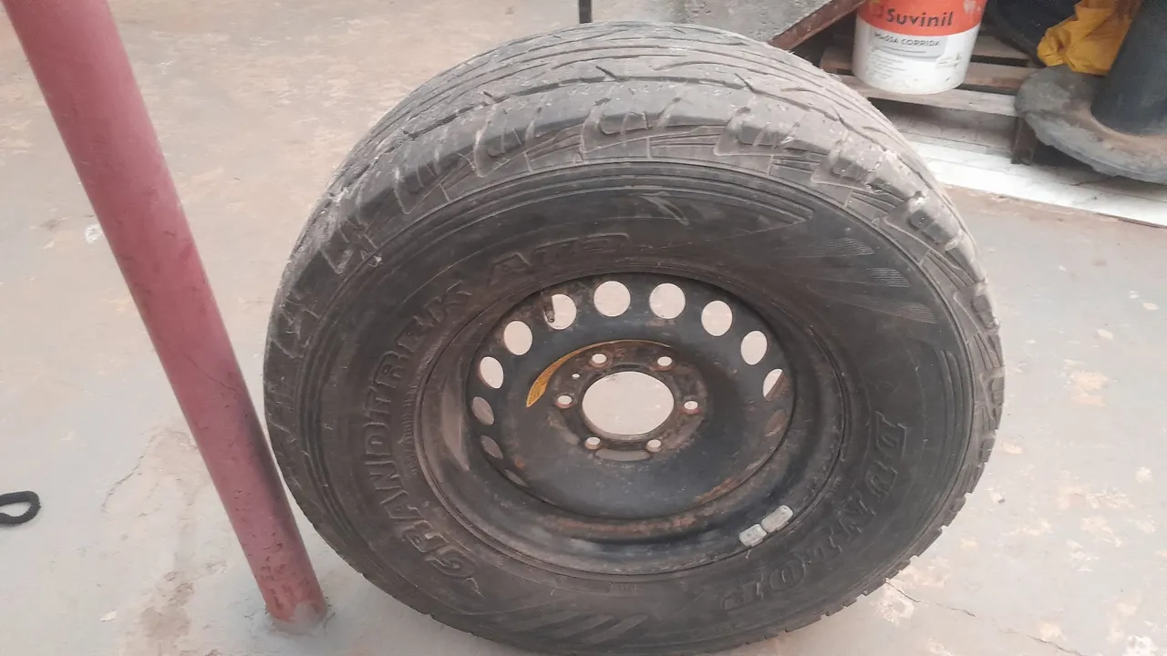 Roda com Pneu Dunlop Grandtrek