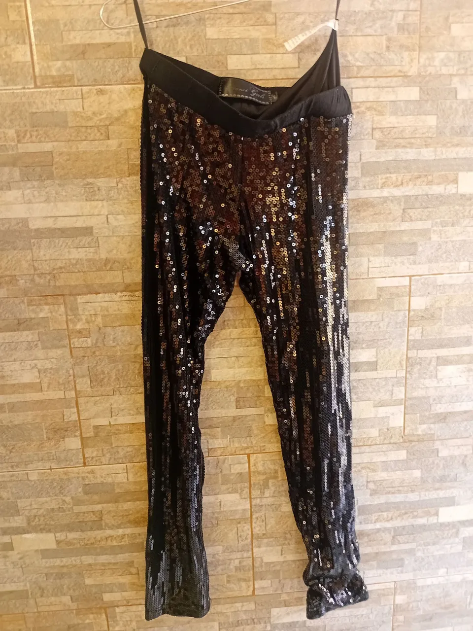 Calça de paetês preta para festa