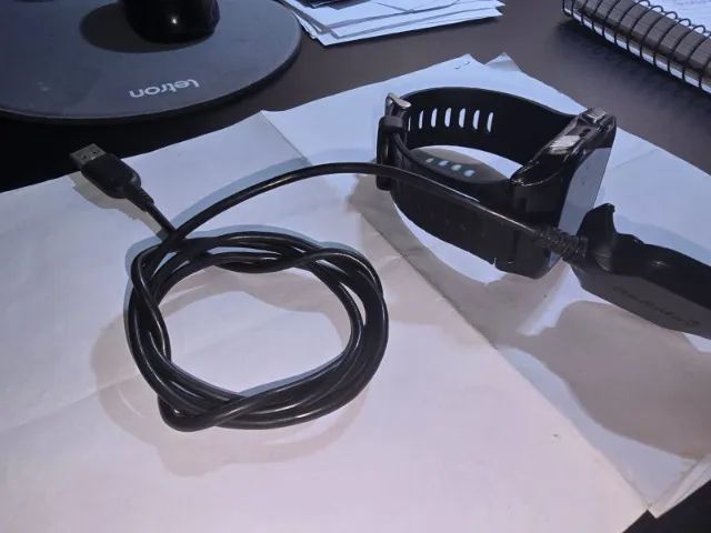 Garmin Relogio com GPS de Triathlon com carregador. 