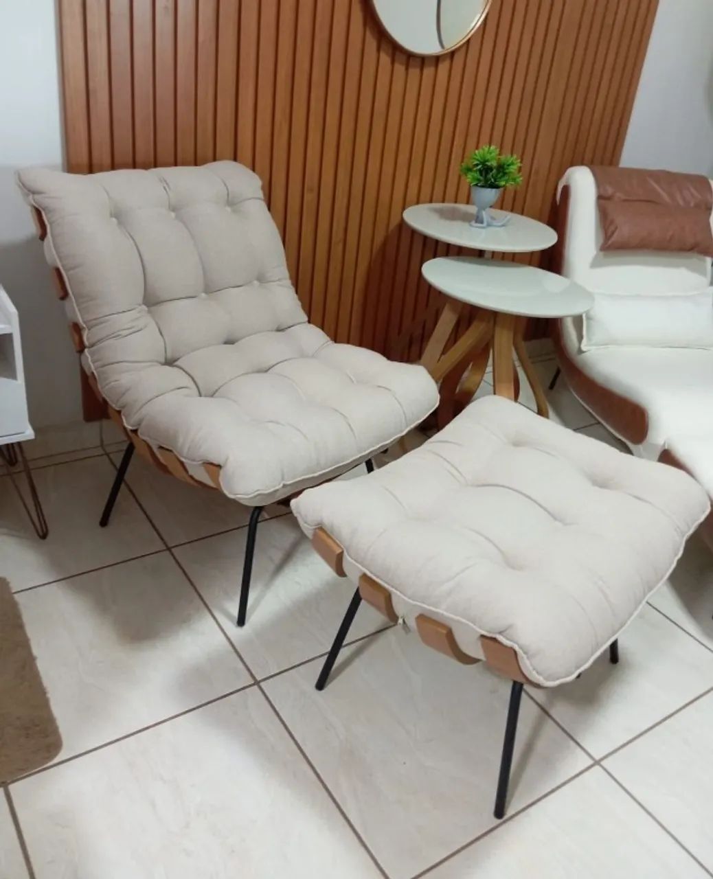 Poltrona com Puff Tecido Linho DIVIDIMOS EM ATÉ 10X SEM JUROS
